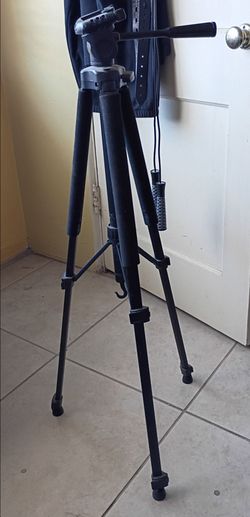 Camera tripod