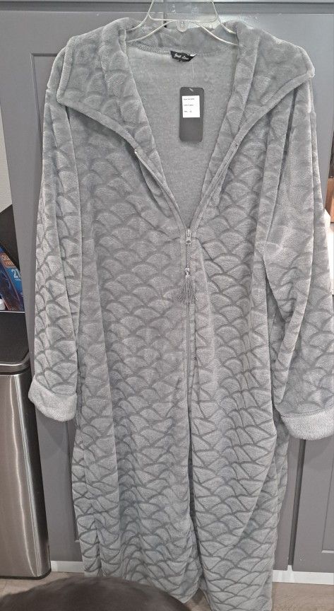 Brand New XL Women's Robe (Just Love)