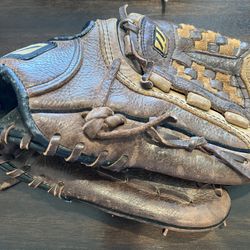 Mizuno Glove