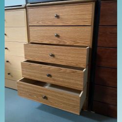 5 drawers dresser/ Five drawers dresser