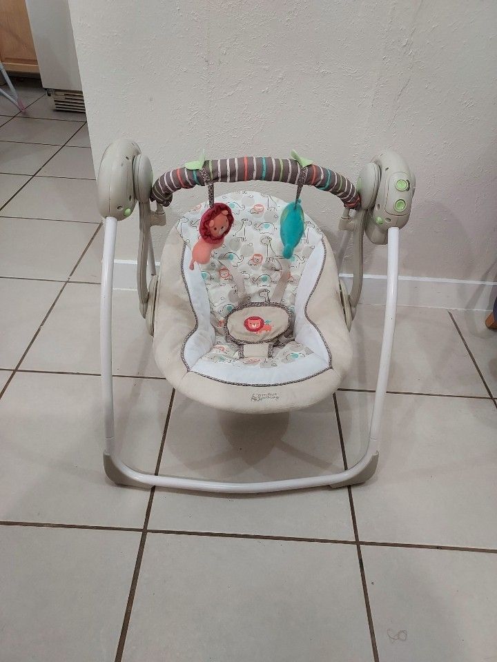 Comfort & Harmony Portable Swing Cozy Kingdom New This is Worth $74.99