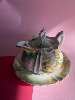 Vintage tea pot and saucer