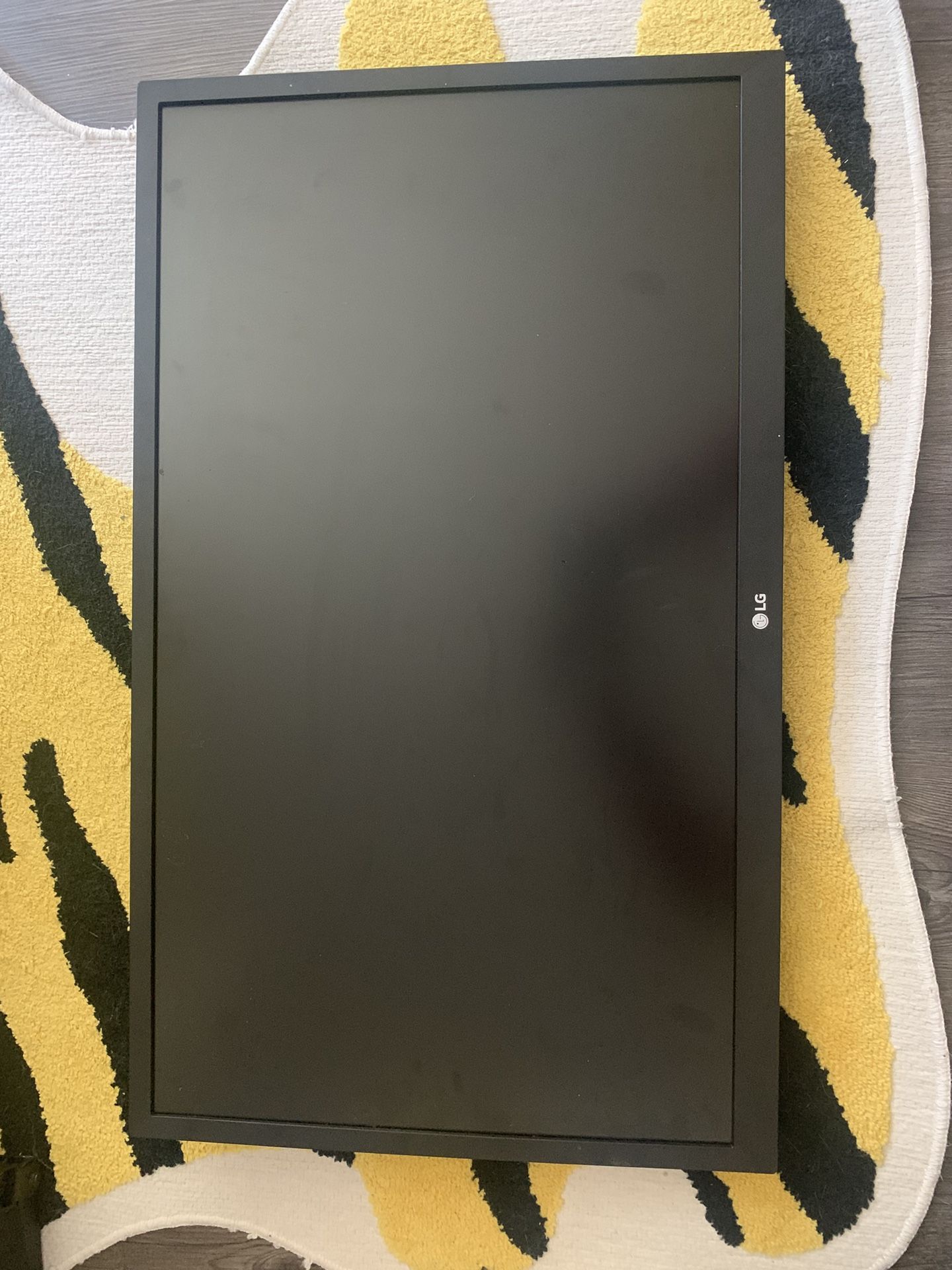 Monitor Arm & 2 Monitors