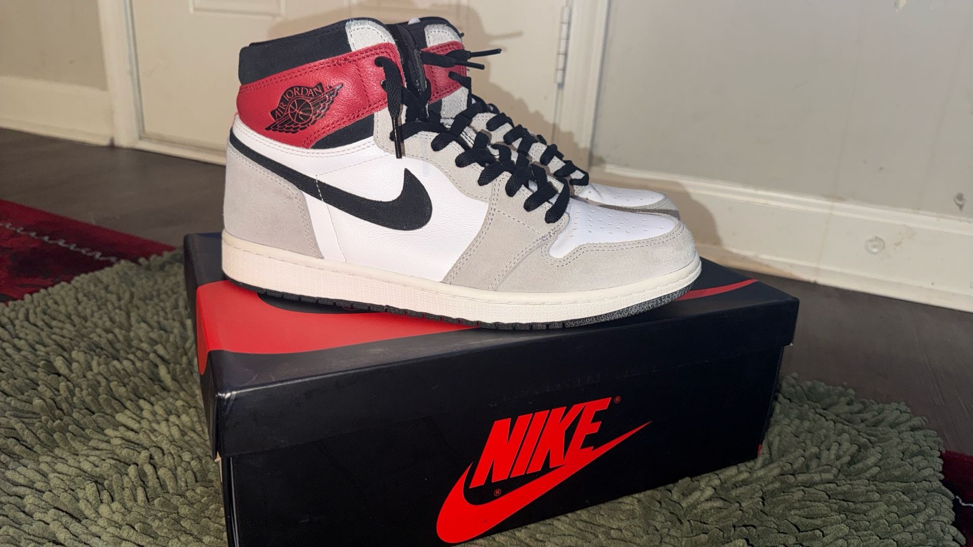 } Nike Air Jordan 1 Retro High OG – White/Black/Red – Size 1