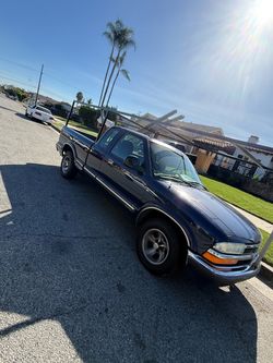 Chevrolet S-10 Extended Cab Pickup Truck dark blue