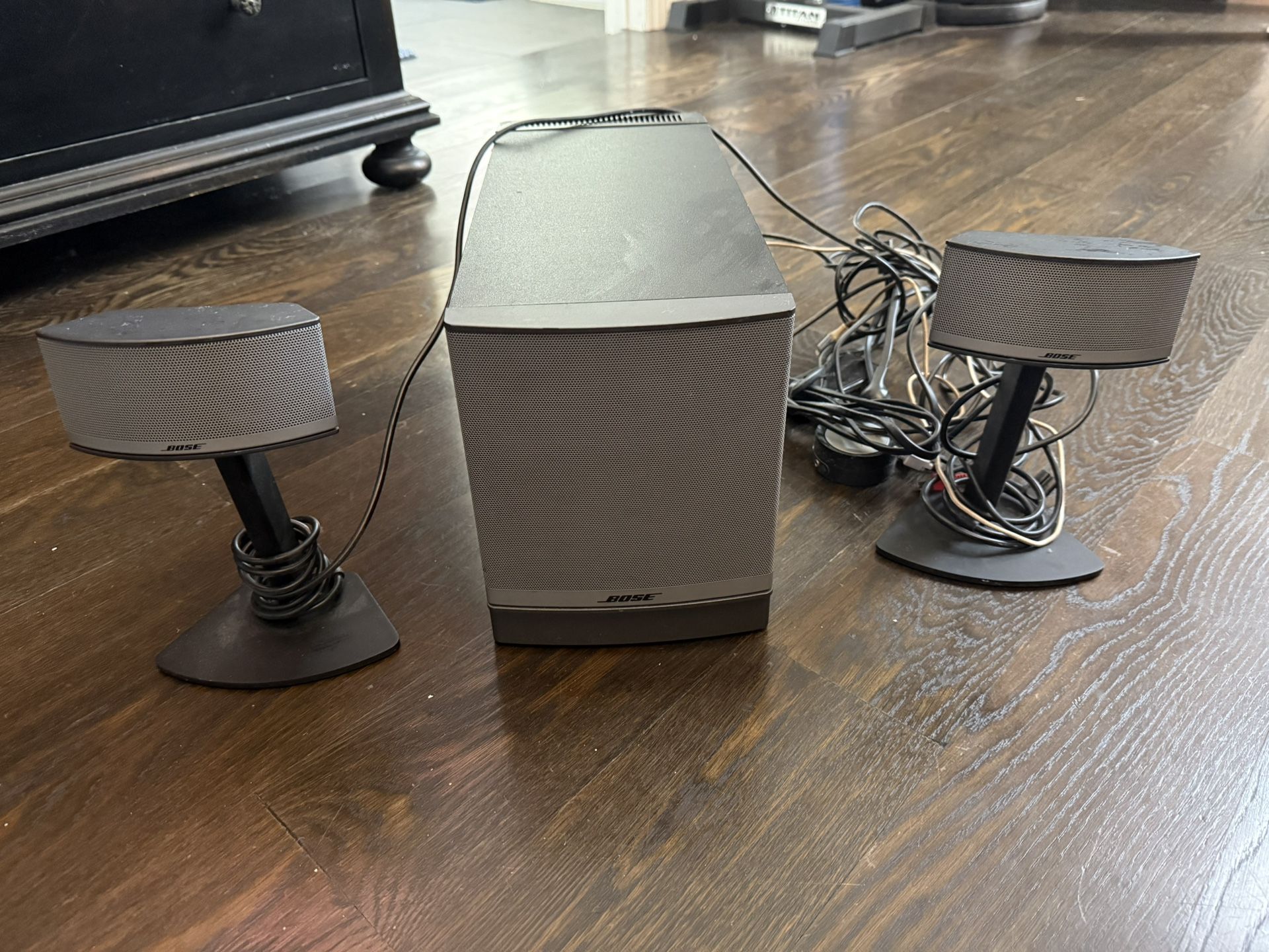 Bose Companion 5 Multimedia Speaker Complete System Computer Speaker
