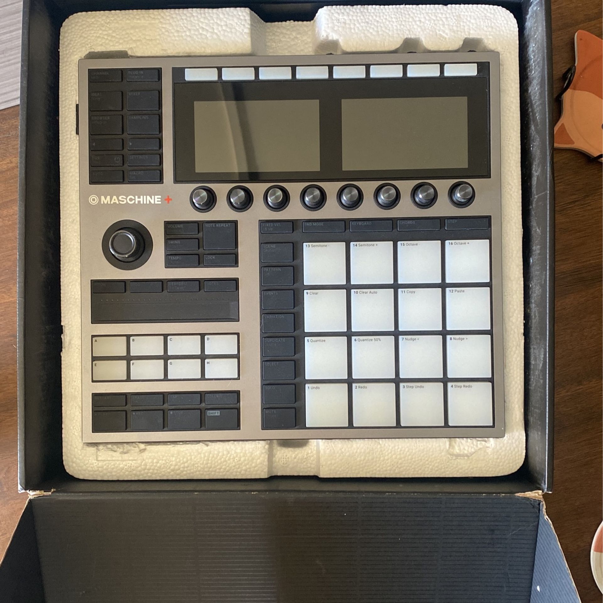 Native Instruments Maschine plus