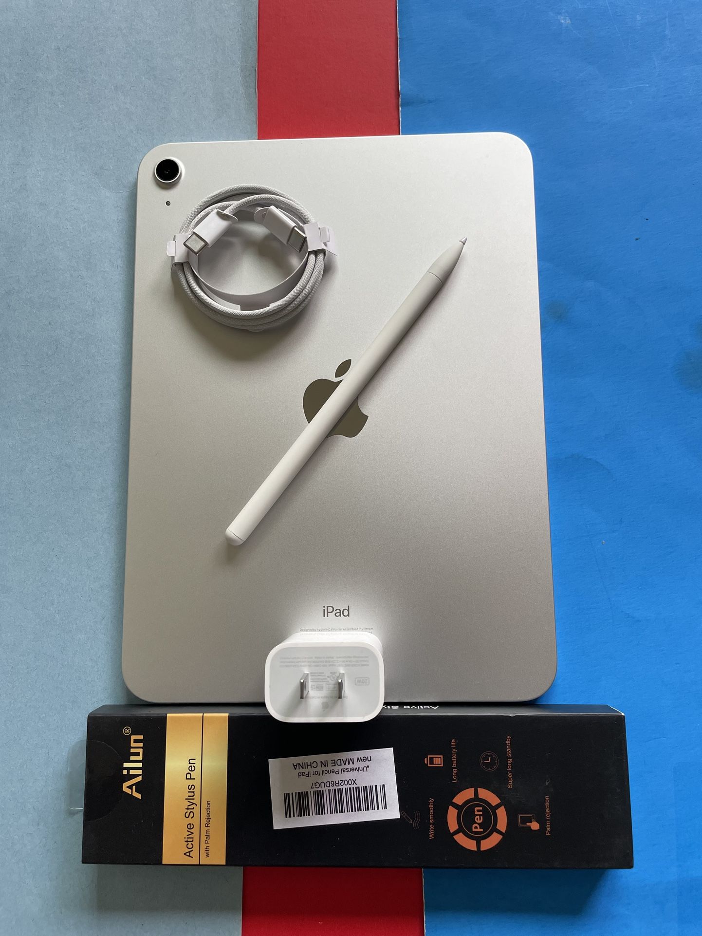 256gb Apple IPad 10th Generation (10.9” Liquid / 2022 model) with pen, keyboard, case & Accessories (warranty 2026) 