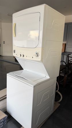 ALMOST NEW GE WASHER/DRYER