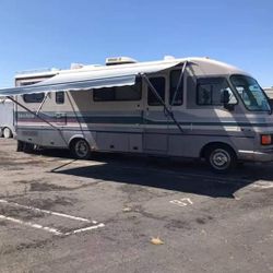 92  runs great Chevy 92 Pace Arrow.  454 Chevy  engine