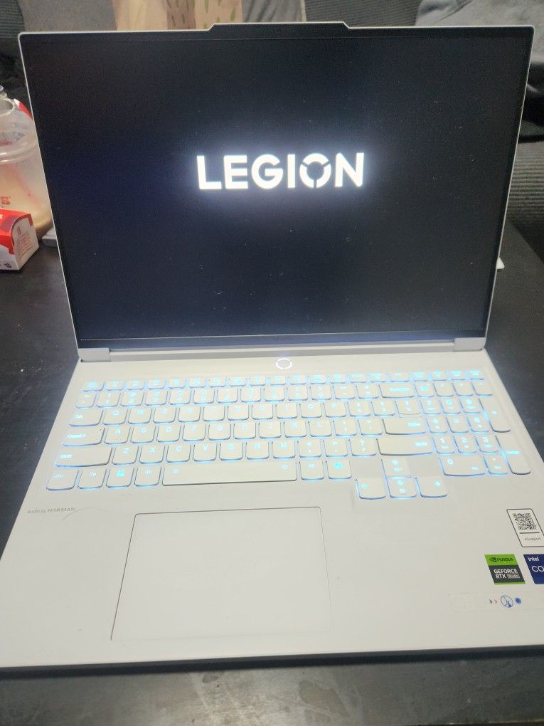 Lenovo Legion 7 16IRX9 Gaming Laptop