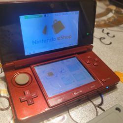 NINTENDO  3DS  IN. GOOD CONDITIONS WORKING PERFECT 