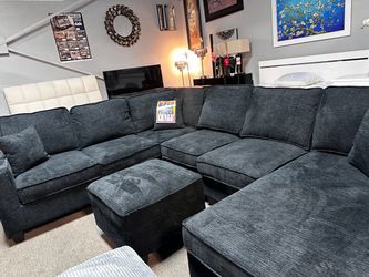 Stunning sectional with ottoman! 📲🚨 Easy Financing!