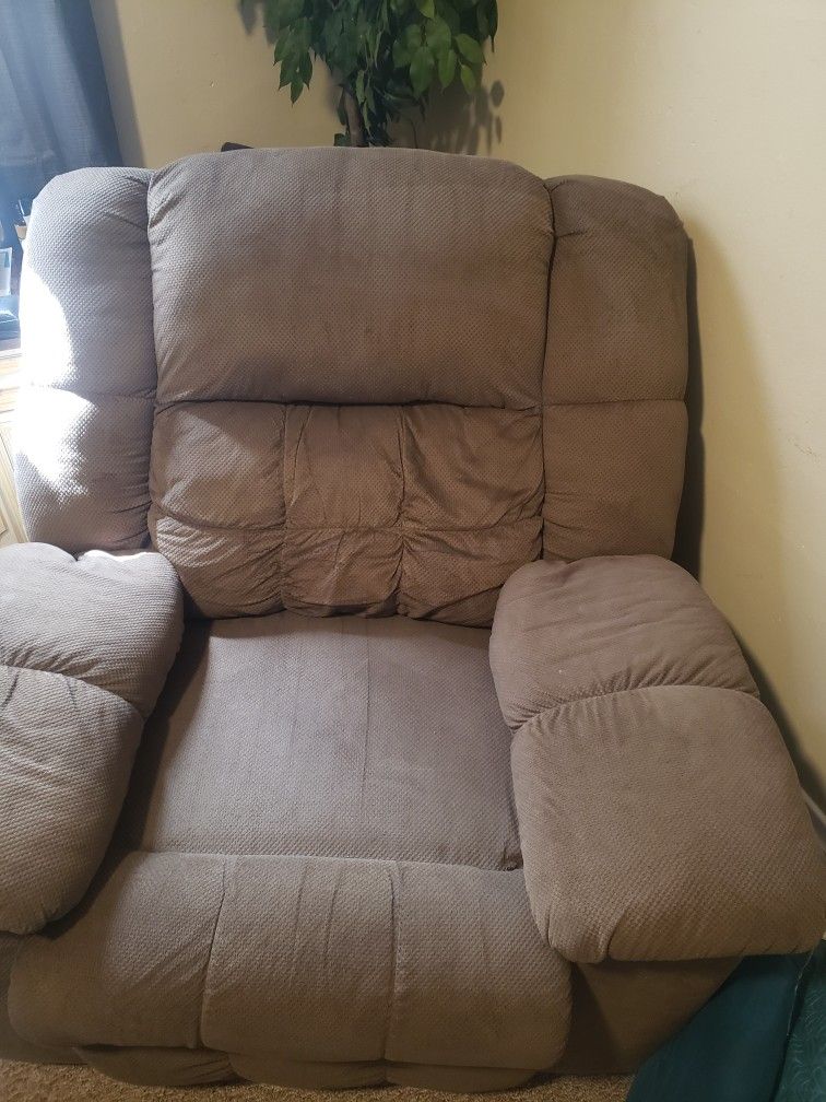 $100 Lazy Boy Recliner