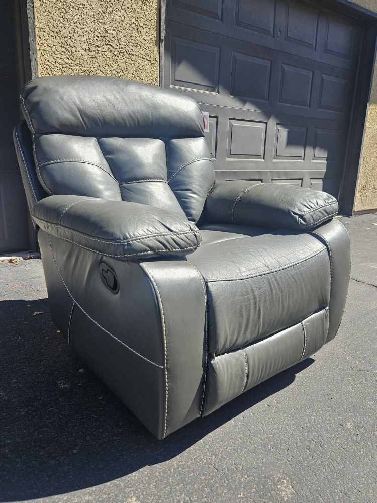 XL LEATHER ROCKER RECLINER CHAIR