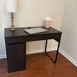 Solid Black Desk with Metal Leg