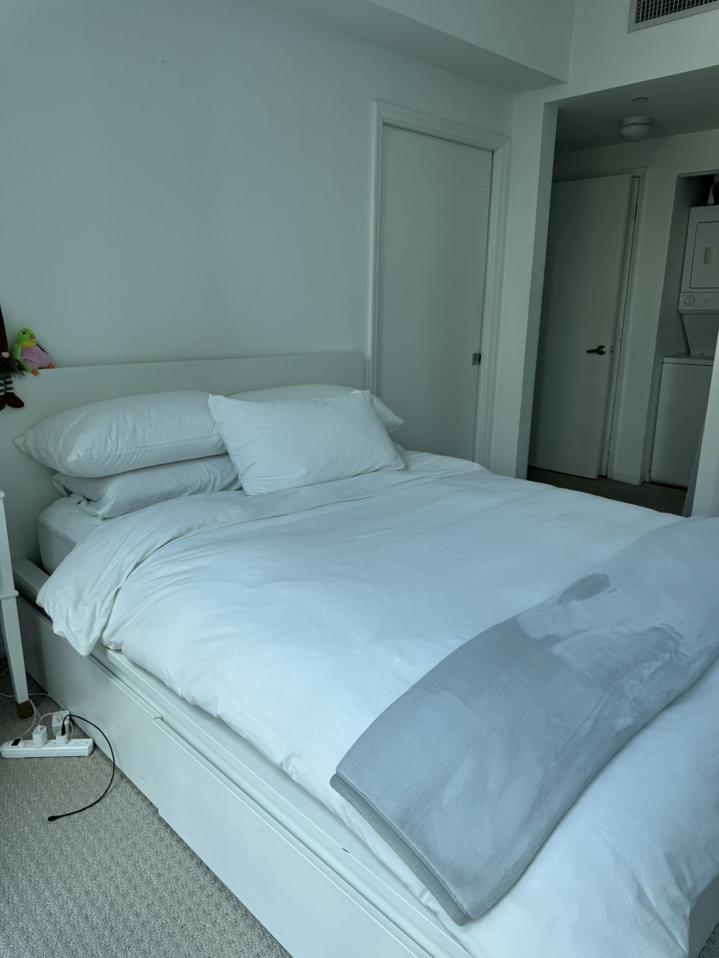 Ikea Malm bed frame white (with 4 storage drawers)