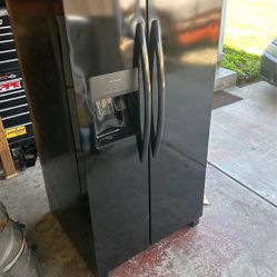Frigidaire Fridge 