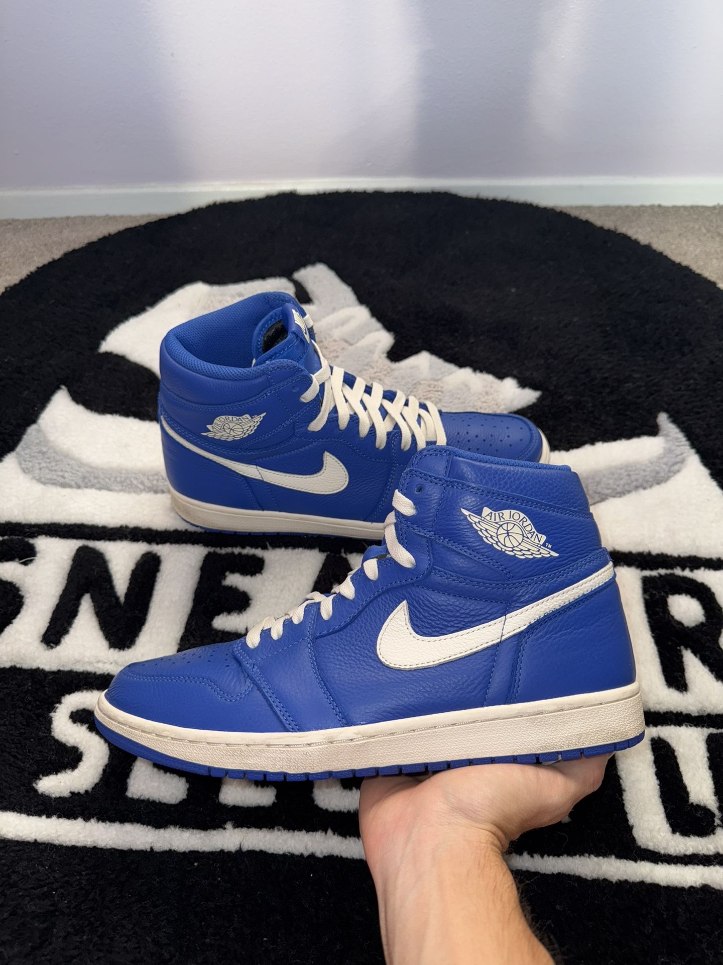Jordan 1 Retro Hyper Royal (Size 11)