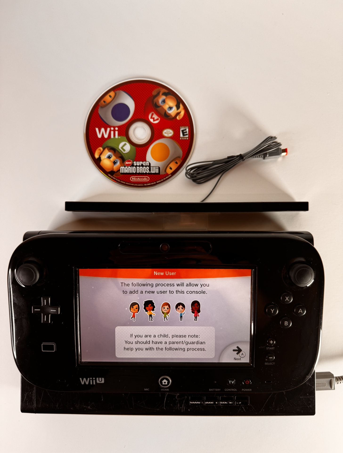 Nintendo Wii U Deluxe 32GB - Great Condition - Game Included