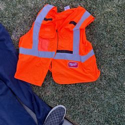 High Vise Milwaukee work vest