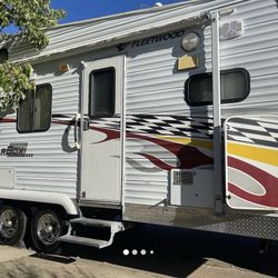 2006 Fleetwood Gearbox Camper