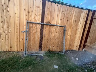 Chain link gate