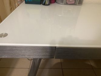 Glass sturdy desk