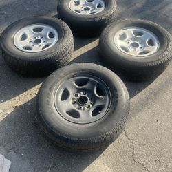 4 - 255/70r16 6x5.5 6x139.7 Chevy Silverado Stock Wheels Rims With Good 80% Treads Tires!!