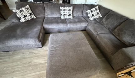 Gray sectional w/ottoman