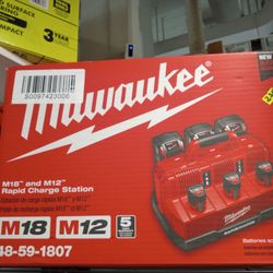 Milwaukee New M12 M18  Rapid Charge Station 