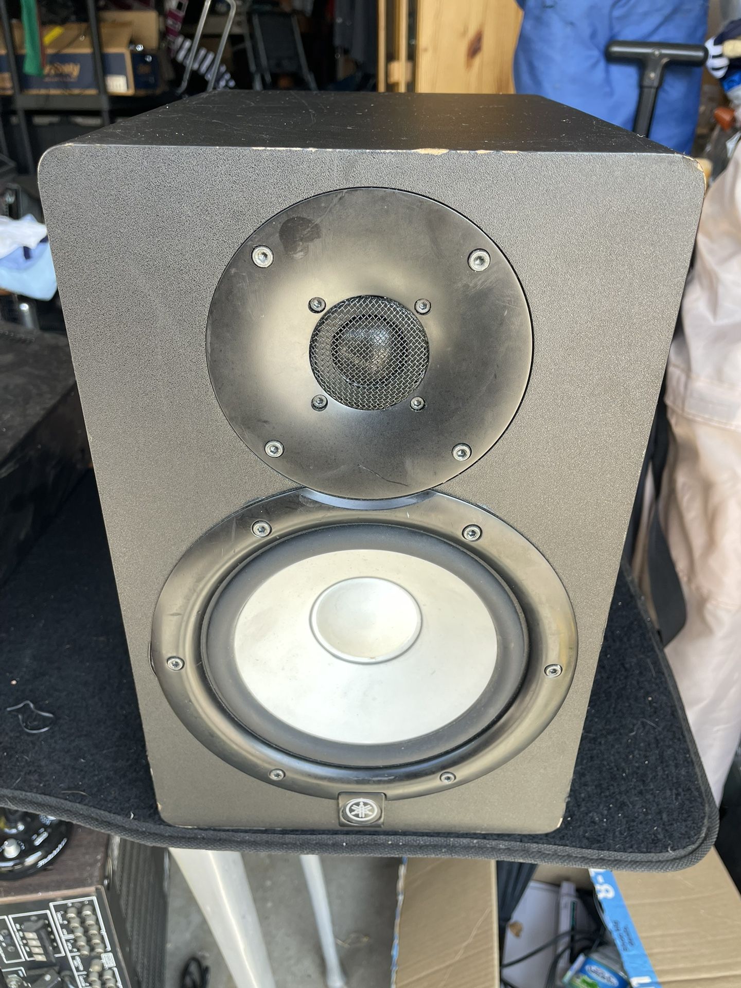 Yamaha HS7 95 Watt Professional Powered Studio Monitor Speaker Black