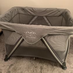 Nuna SENA aire Grey Playard, Travel Crib & Changing Table