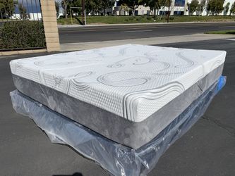 Queen Organic Cool Gel Memory Foam Mattress!!