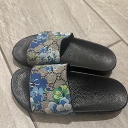 Woman’s Shoes 