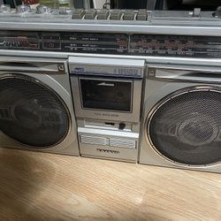 Vintage Sanyo M9935K Boombox Cassette Player Radio Made In Japan
