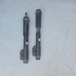 KYB FRONT STRUTS 87-93 Mustang 