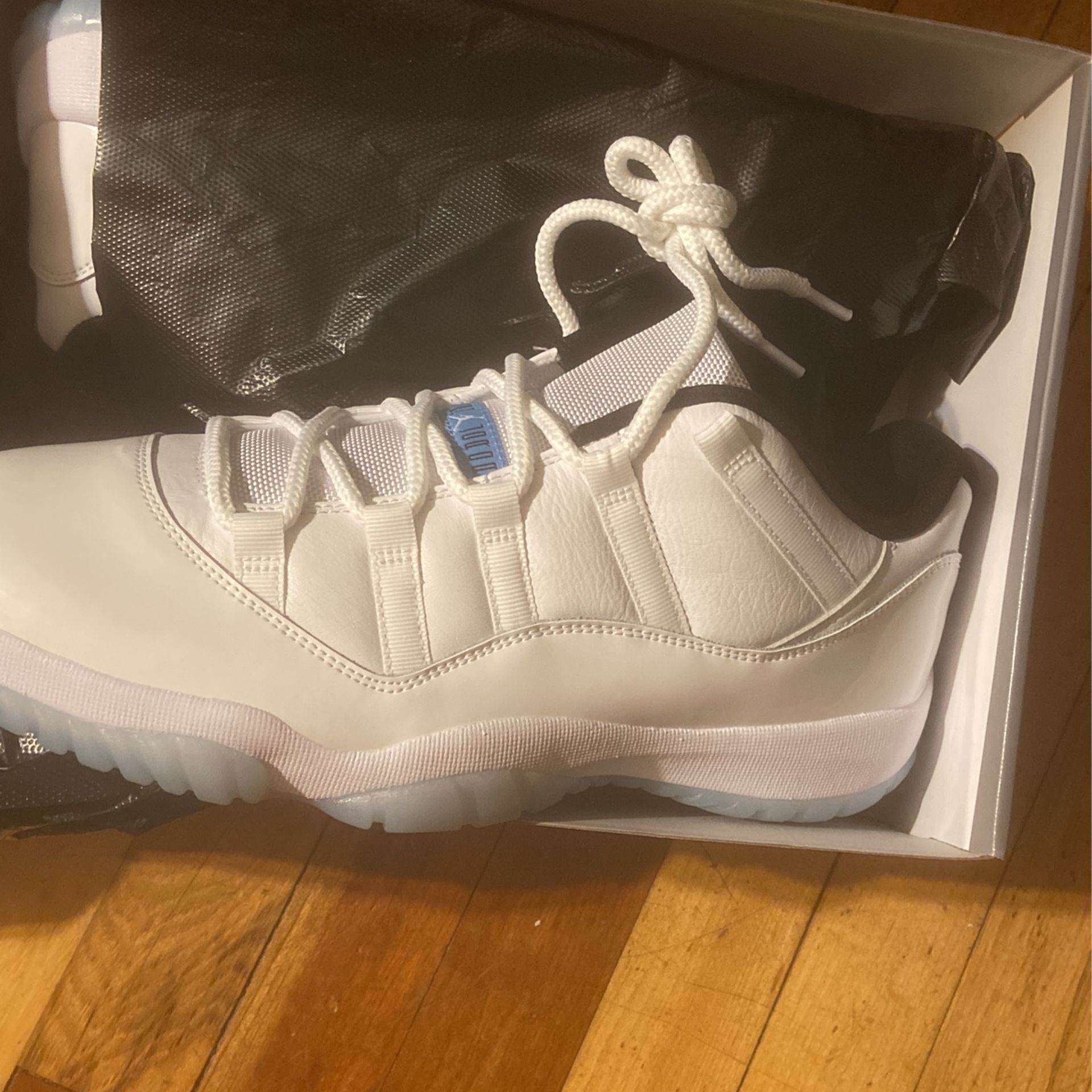 Jordan 11 Low Legend Blue Size 11