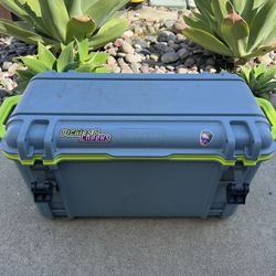 Insulated OtterBox Cooler 65L (like Yeti)