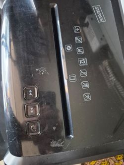 Staples paper Shredder