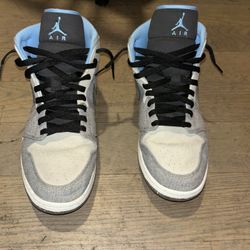 AIR JORDAN 1 MID ‘CRATER GREY UNIVERSITY BLUE’