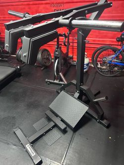 Leverage Squat Machine