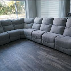 La-z-boy Couch 8 Piece (2 Recliners)