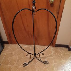 Metal Folding Heart Shaped Plant Hanging Stand, Never Used