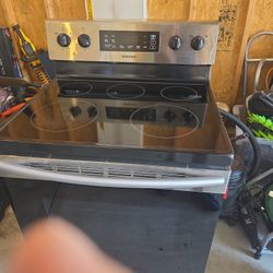 Electric Stove And Microwave