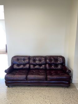 Beautiful Vintage Classic Leather In Leather Sofa