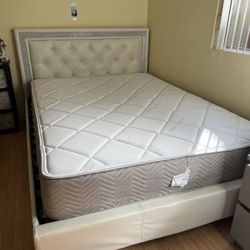 Full Beds With Mattresses 