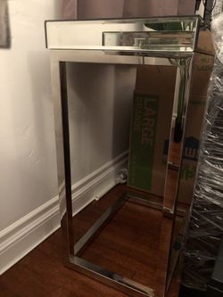 2 Mirrored end/side tables