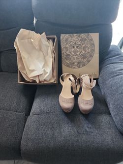 Five Worlds Women Shoes Tan Color Size 38 NEW
