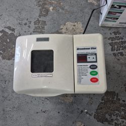 Breadman Plus Bread Maker Tr-700